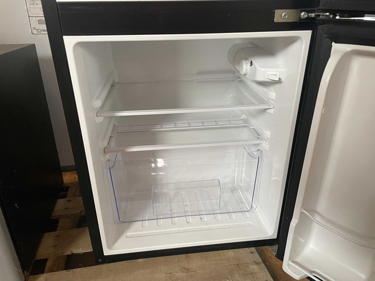 #6621-•-mini-fridge-image-9