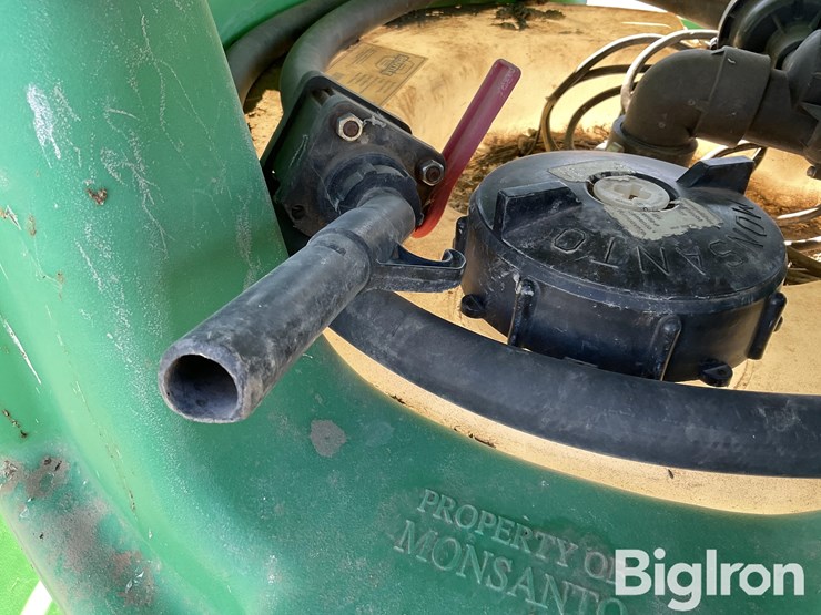 monsanto-120-gallon-liquid-fertilizer-poly-shuttles-image-10
