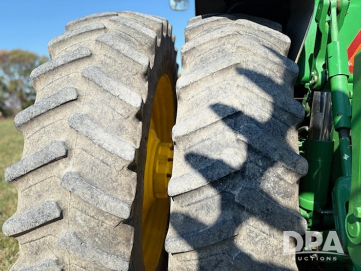 2010-john-deere-8320r-image-13