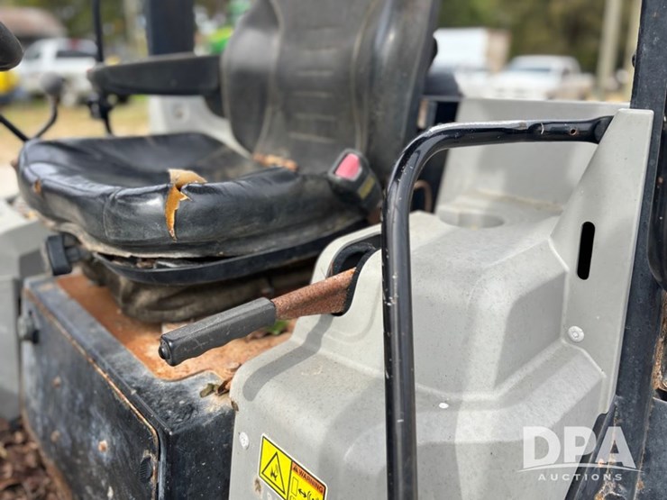 2015-caterpillar-903c2-image-32