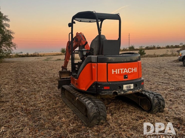 2013-hitachi-zx50u-image-2