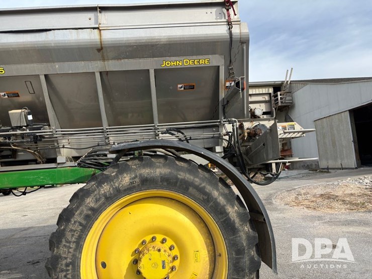 2019-john-deere-r4038-image-21