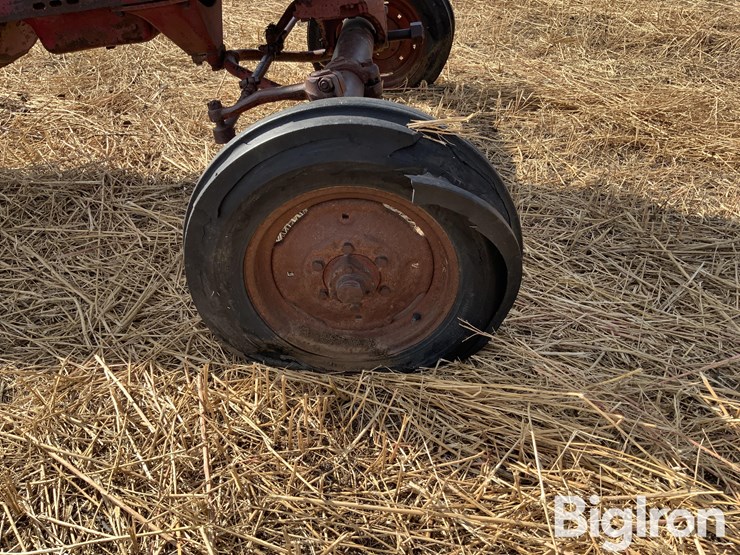 1959-farmall-560-2wd-tractor-image-16