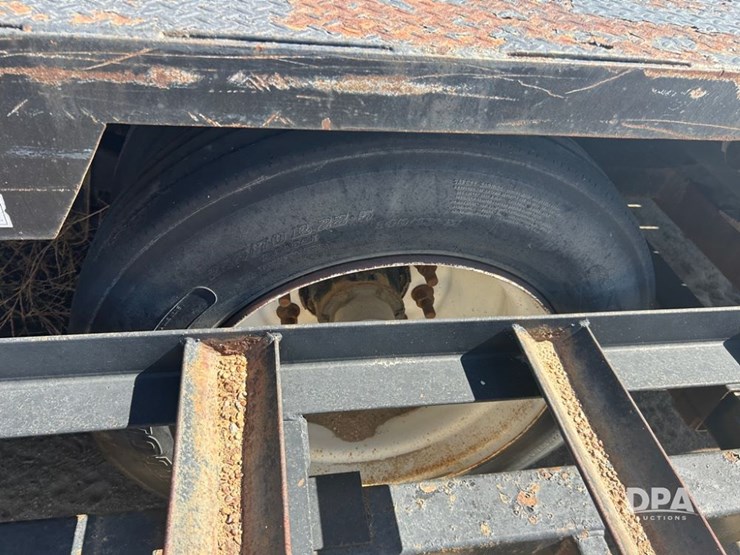 2012-neville-trailer-image-18