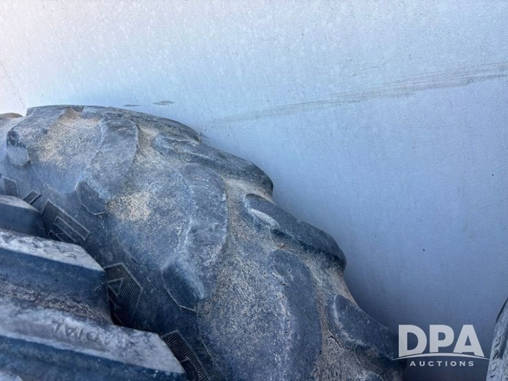 2013-john-deere-4830-image-83