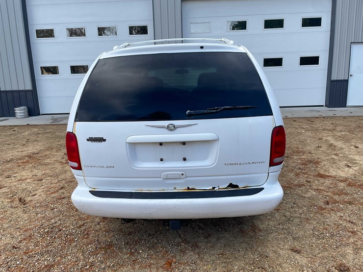 1999-chrysler-town-&-country-image-6
