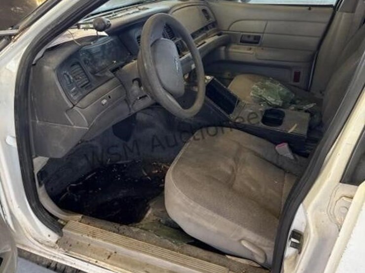 2009-ford-crown-victoria-sdn-image-21