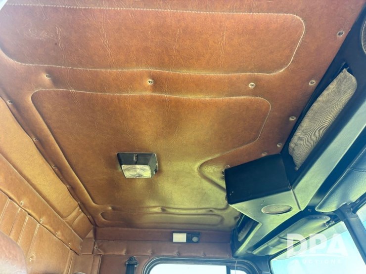 1993-freightliner-fld120-image-81