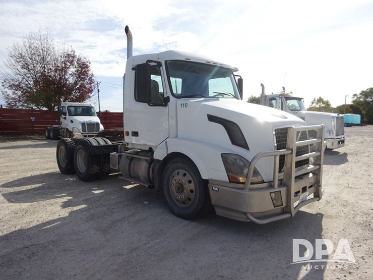 2007-volvo-vnl-day-cab-truck-(pz13987,-unit-110)-image-11