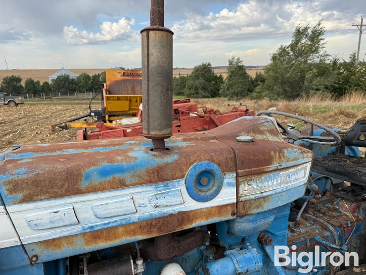 1966-ford-3000-image-12