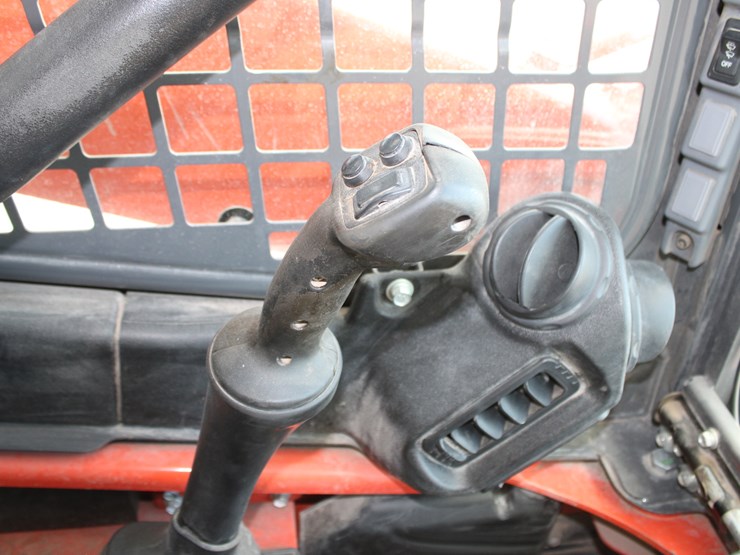 2023-kubota-ssv75-image-61