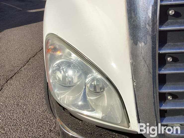 2013-freightliner-cascadia-125-image-18