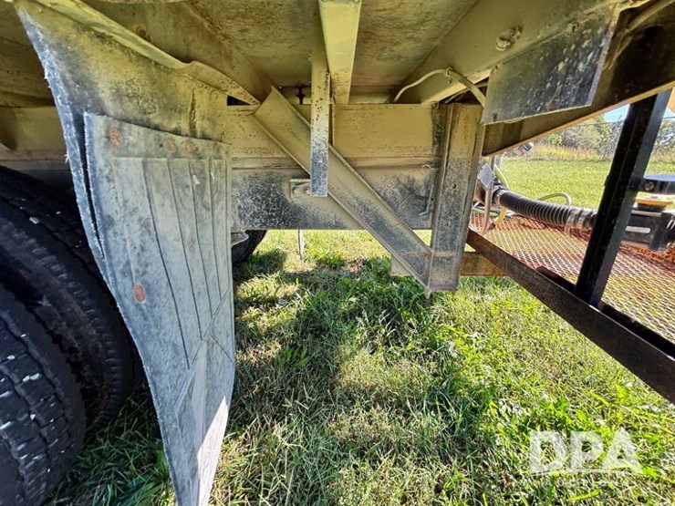 1993-freightliner-fld120-image-38