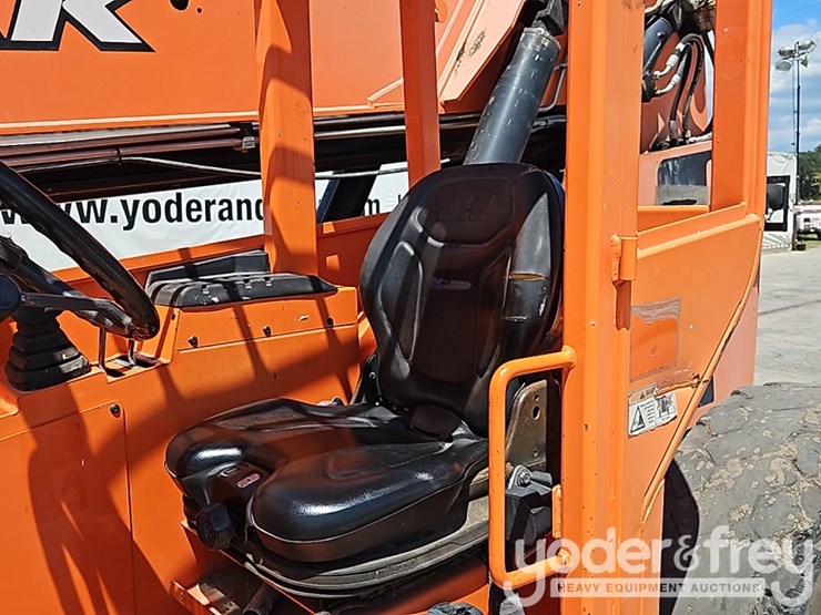 2018-sky-trak-6042-image-22