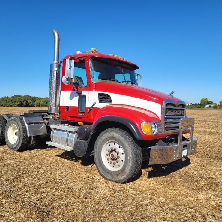 2004 MACK GRANITE CV713