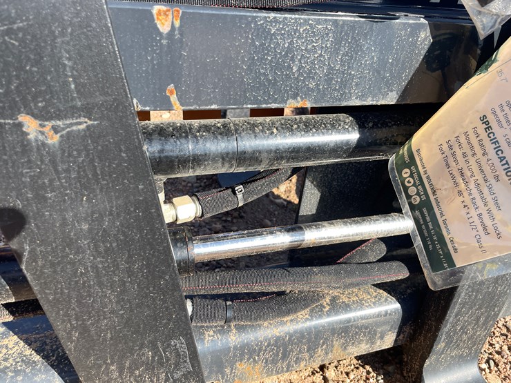 #4088-•-wolverine-pallet-fork-hydraulic-adjustable-attachment-image-11