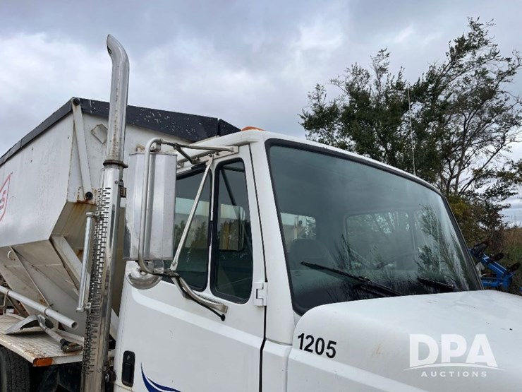 1995-freightliner-fl70-image-24