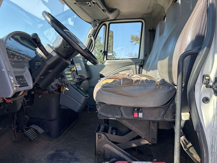 2005-international-durastar-4300-image-11