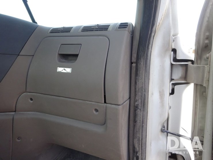 2018-freightliner-cascadia-day-cab-truck-(pz13986,-unit-405)-image-71