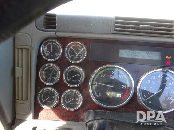 2016-freightliner-coronado-day-cab-glider-truck-(pz13983,-unit-716)-image-110