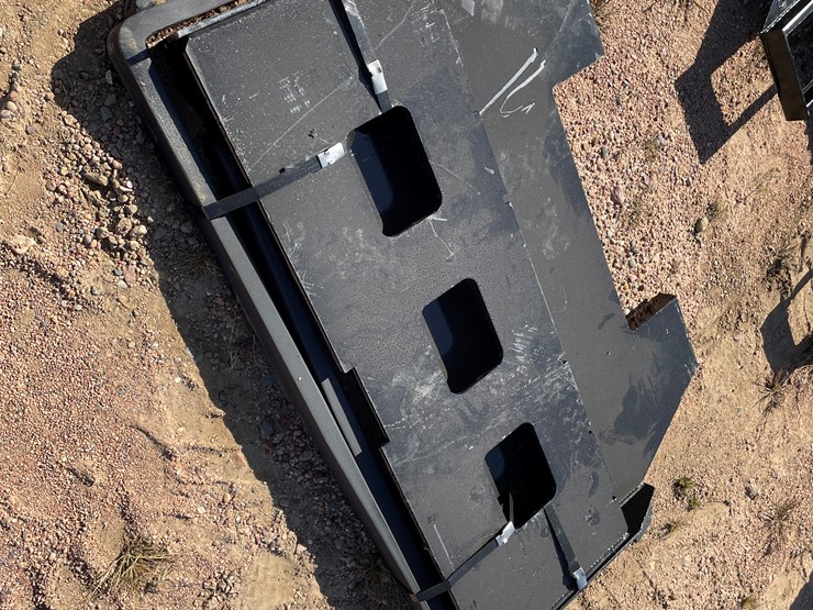 #4136-•-universal-pallet-fork-attachment-image-1