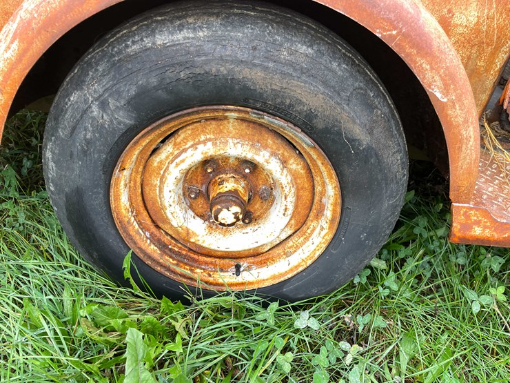 #8038-•-single-axle-horse-trailer-(no-title)-image-28