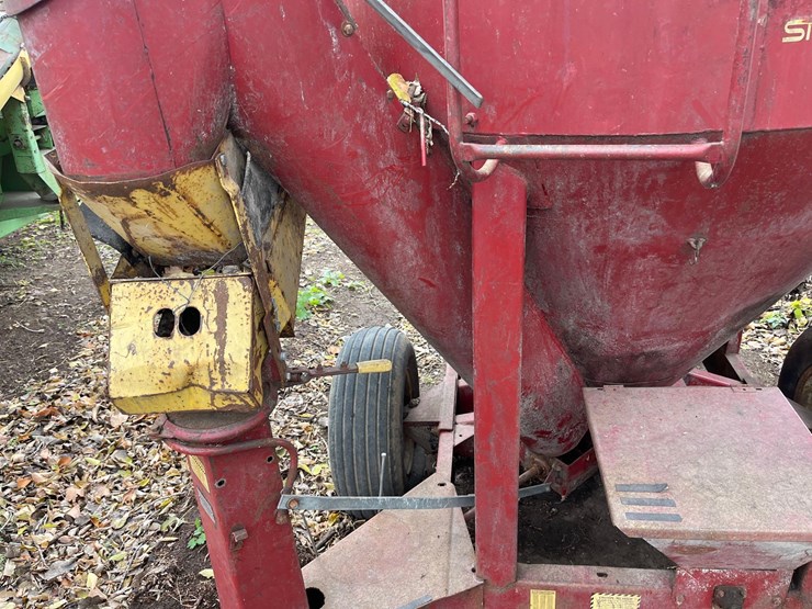 new-holland-354-image-10