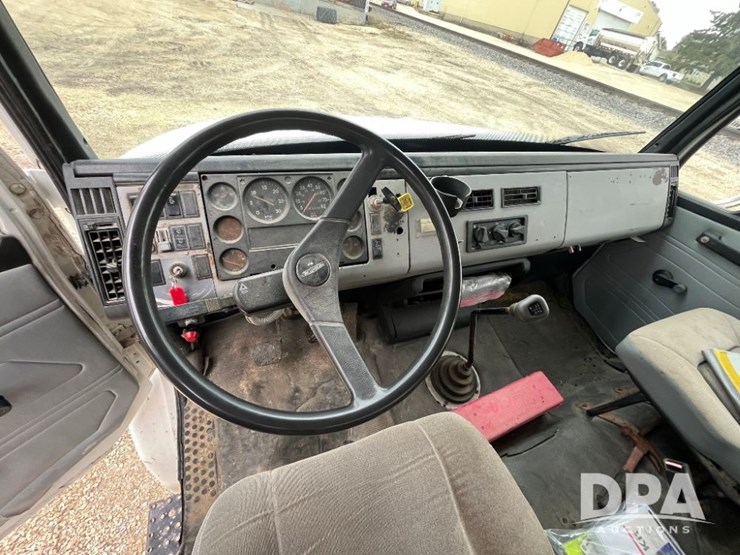 1995-freightliner-fl70-image-49