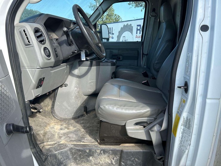2015-ford-e350-image-11