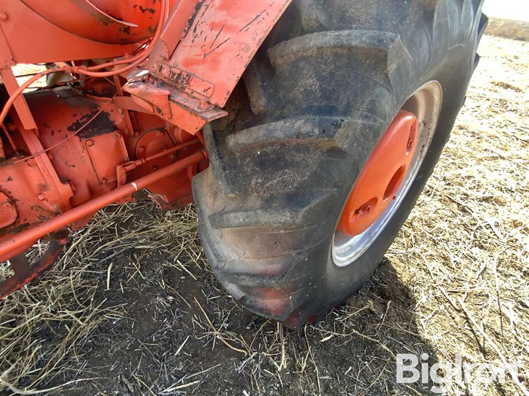 case-la-2wd-tractor-image-16