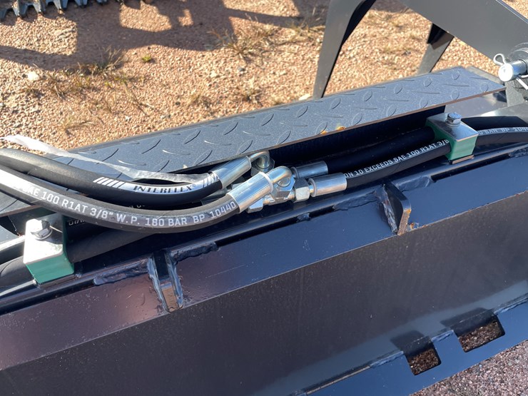 #4083-•-84"-smooth-faced-grapple-bucket-attachment-image-11