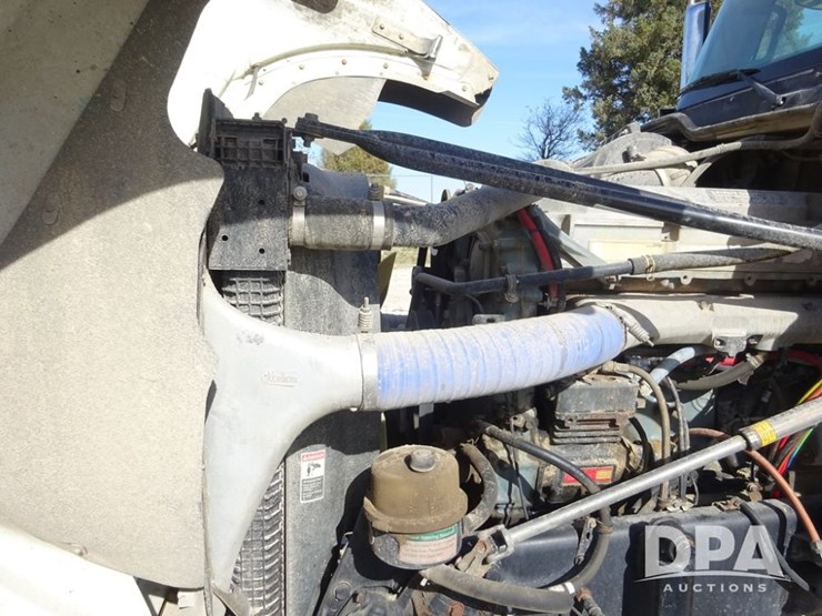 2017-freightliner-coronado-day-cab-glider-truck-(pz13993,-unit-725)-image-80