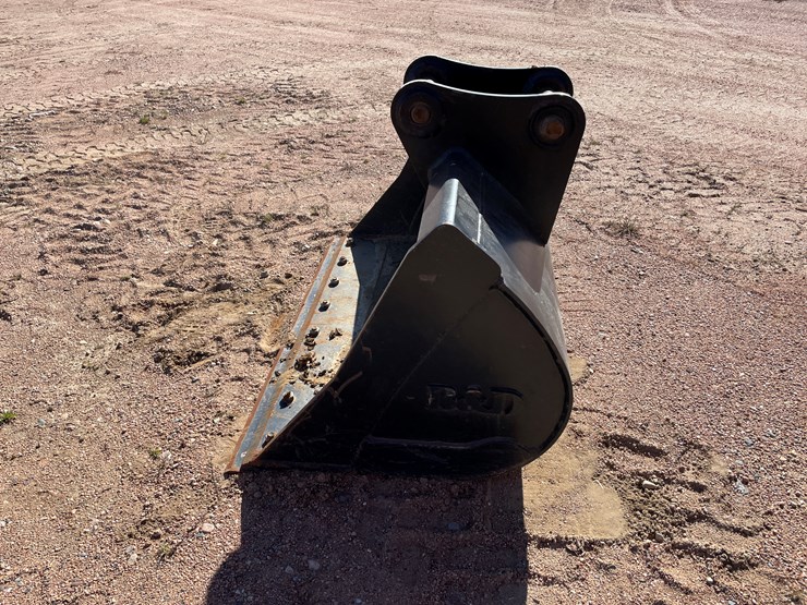 2022-john-deere-75-image-2