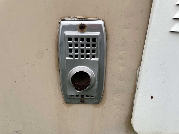 #8044-•-1986-3-horse-gooseneck-camper-trailer-(no-title)-image-15