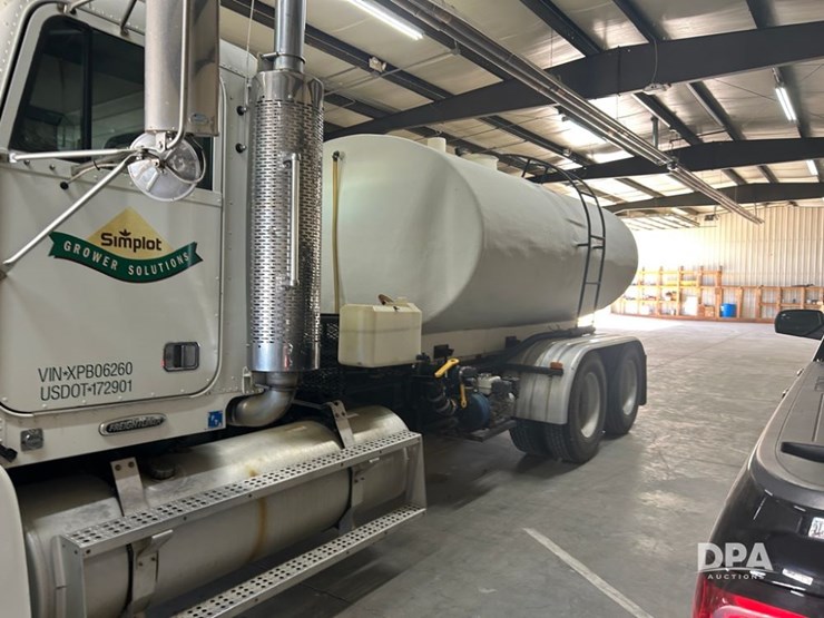 1999-freightliner-fld120-image-3