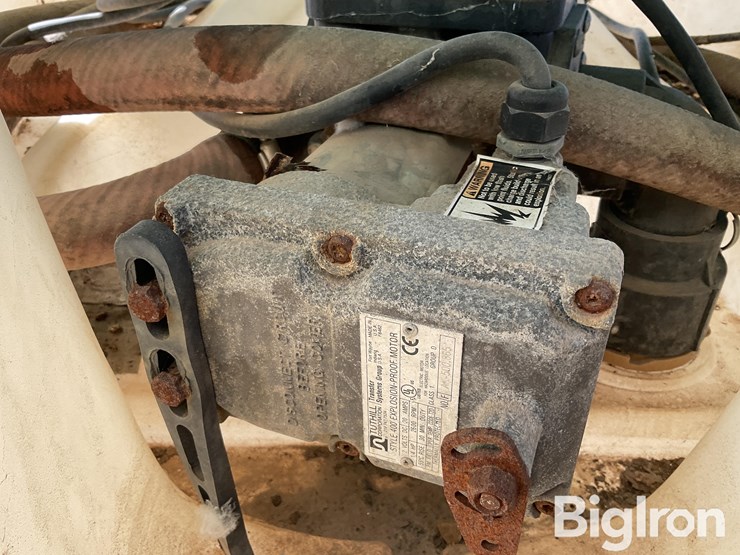 monsanto-250-gallon-liquid-fertilizer-poly-shuttles-image-10