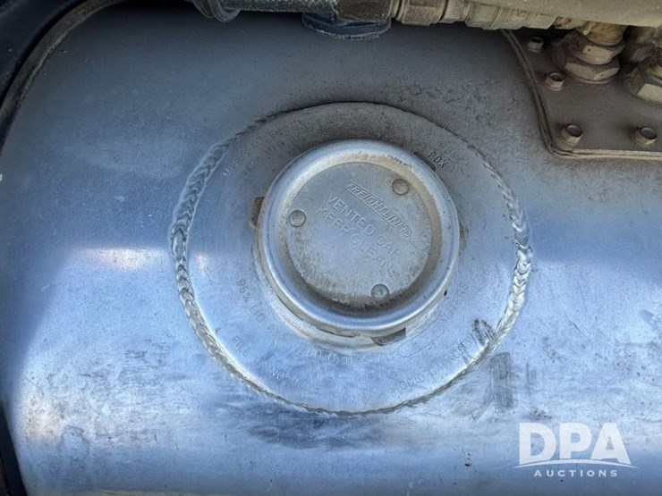 1993-freightliner-fld120-image-25