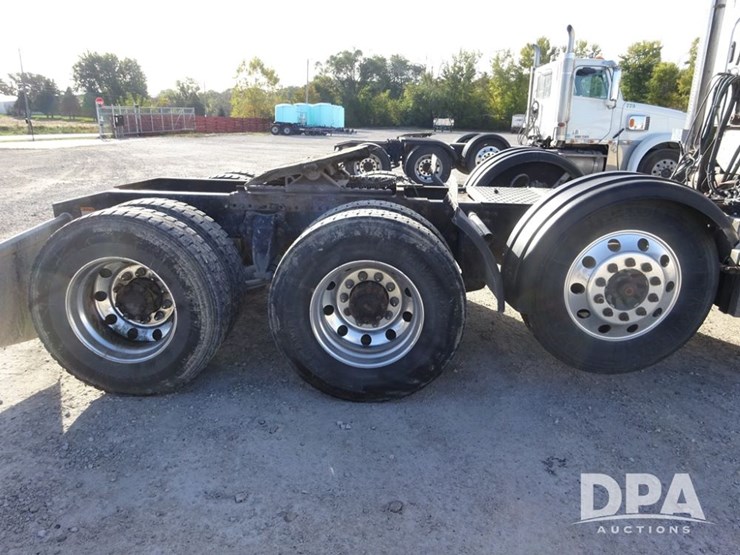 2016-freightliner-coronado-day-cab-glider-truck-(pz13983,-unit-716)-image-44