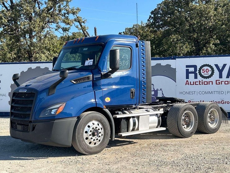 2021-freightliner-cascadia-116-image-1