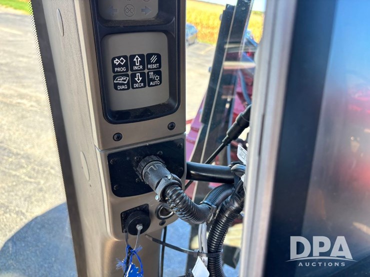 2020-case-ih-patriot-4440-image-120