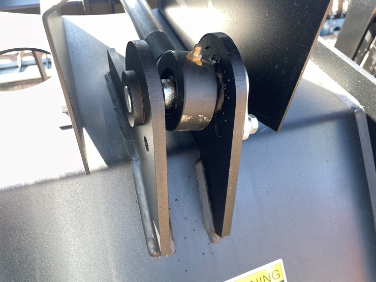 #4113-•-72"-rock-grapple-bucket-attachment-image-10