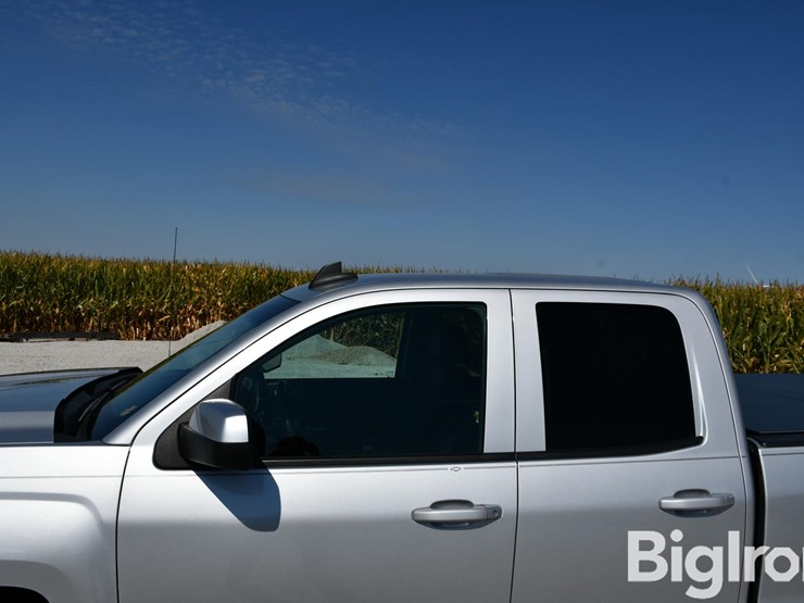 2017-chevrolet-silverado-1500-lt-image-13