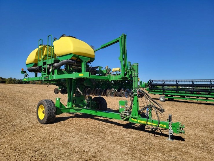 2021-john-deere-1745-image-1