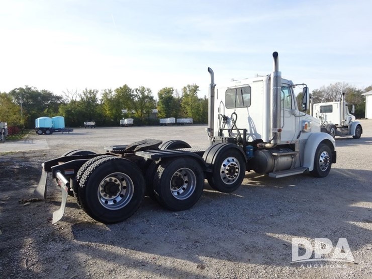 2016-freightliner-coronado-day-cab-glider-truck-(pz13982,-unit-720)-image-16