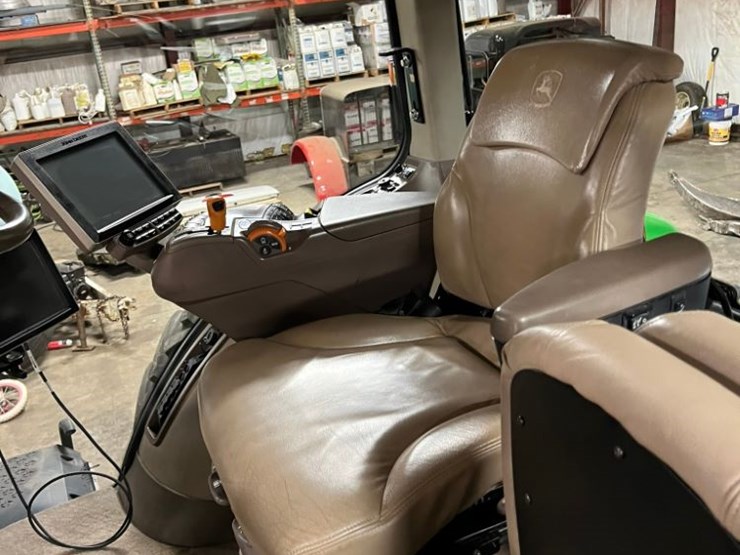 2017-john-deere-8320r-image-4