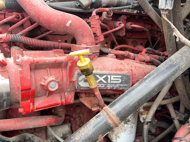 #1002-•-2021-international-semi-tractor-(has-mi-title)-image-39