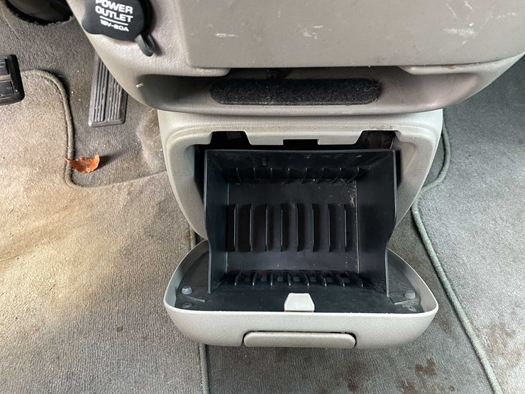 1999-chrysler-town-&-country-image-138