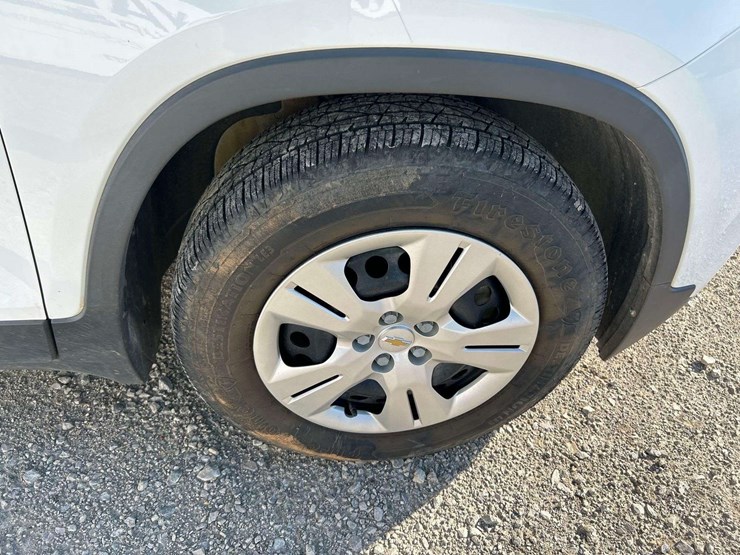 2017-chevrolet-trax-ls-suv-image-24