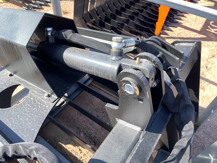 #4112-•-72"-rock-grapple-bucket-attachment-image-17
