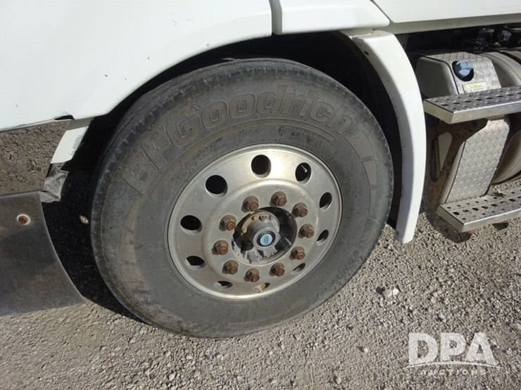 2018-freightliner-cascadia-day-cab-truck-(pz13986,-unit-405)-image-33